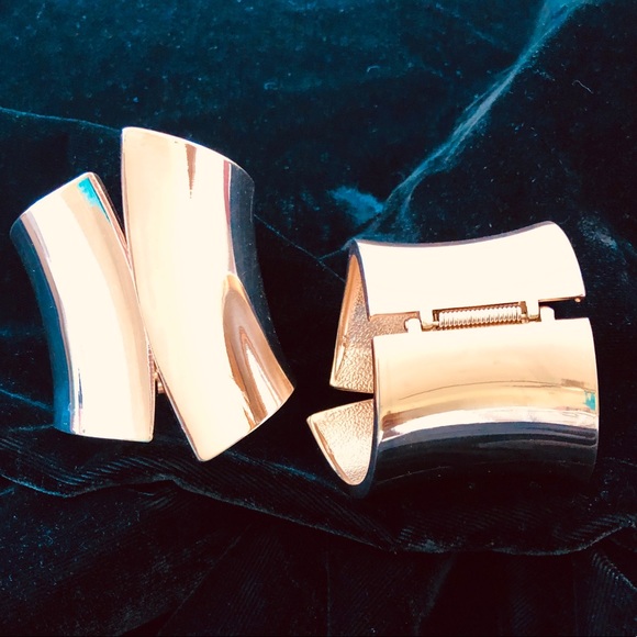 Newman Marcus 2 asymmetric Gold hinged 4” cuff bracelets. - Picture 1 of 16